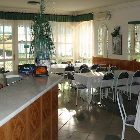 Golf Etterem Es Panzio Hotel Kaposvár Eksteriør billede
