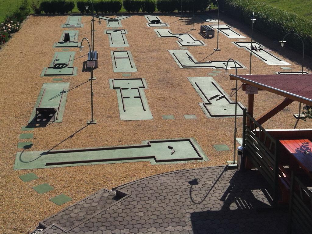 Golf Etterem Es Panzio Hotel Kaposvár Eksteriør billede