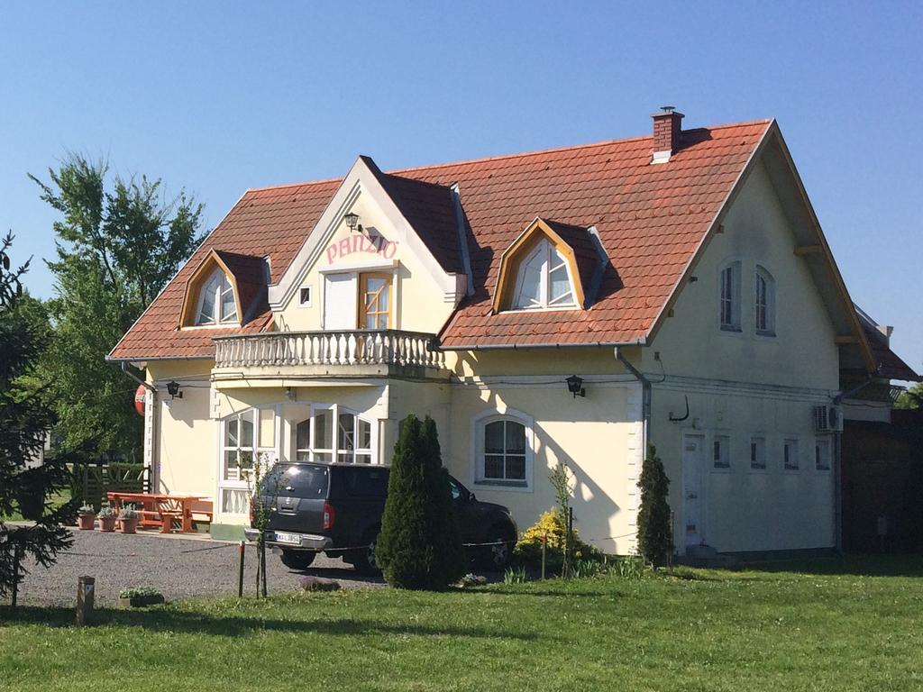 Golf Etterem Es Panzio Hotel Kaposvár Eksteriør billede