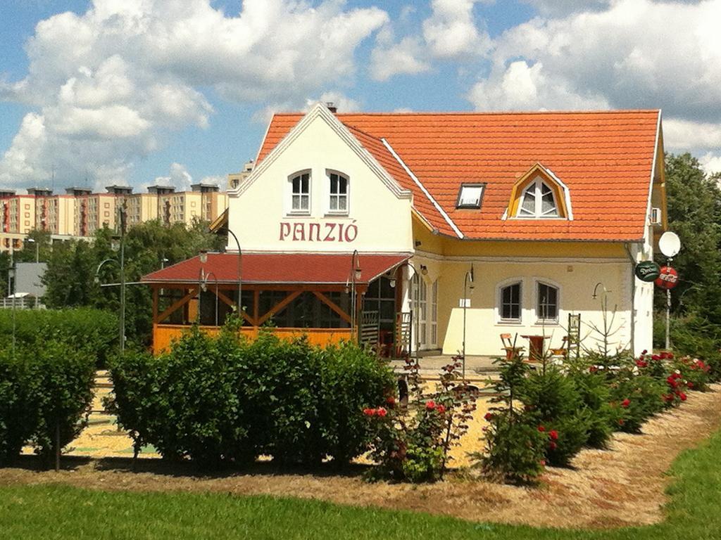 Golf Etterem Es Panzio Hotel Kaposvár Eksteriør billede