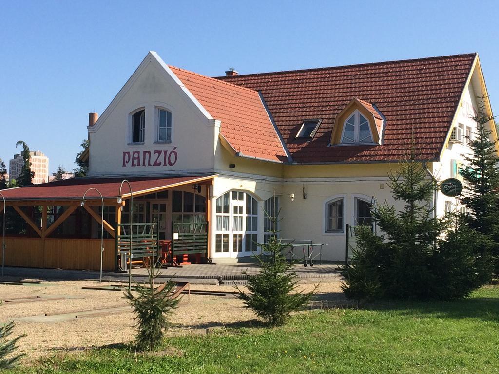 Golf Etterem Es Panzio Hotel Kaposvár Eksteriør billede