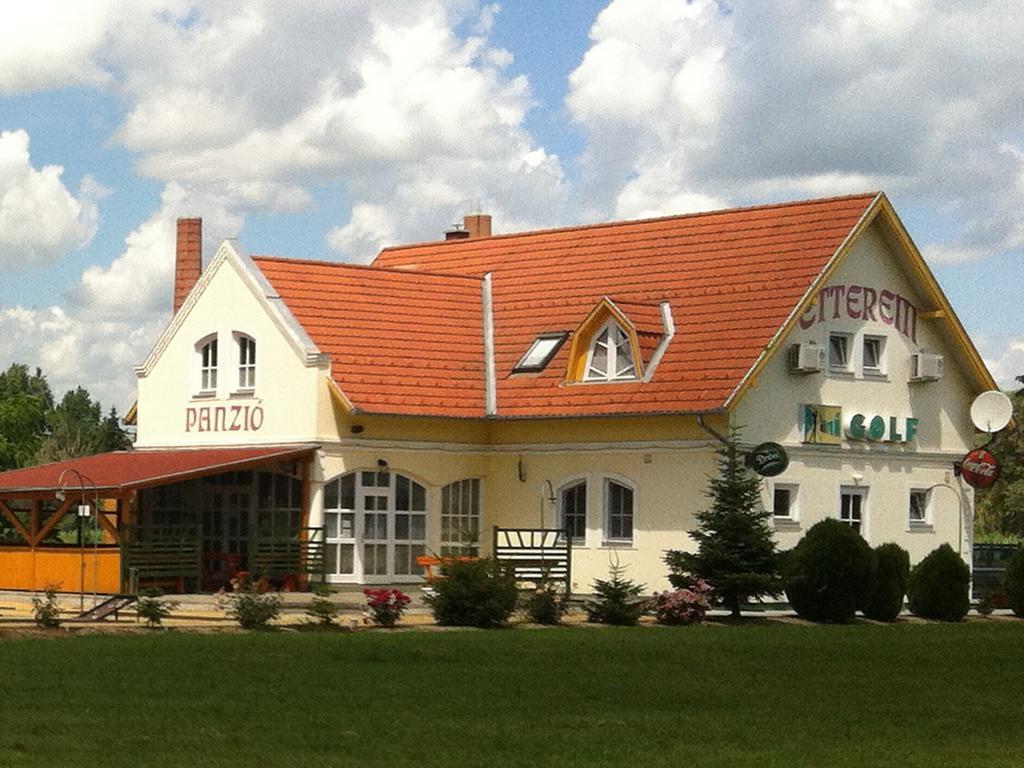 Golf Etterem Es Panzio Hotel Kaposvár Eksteriør billede