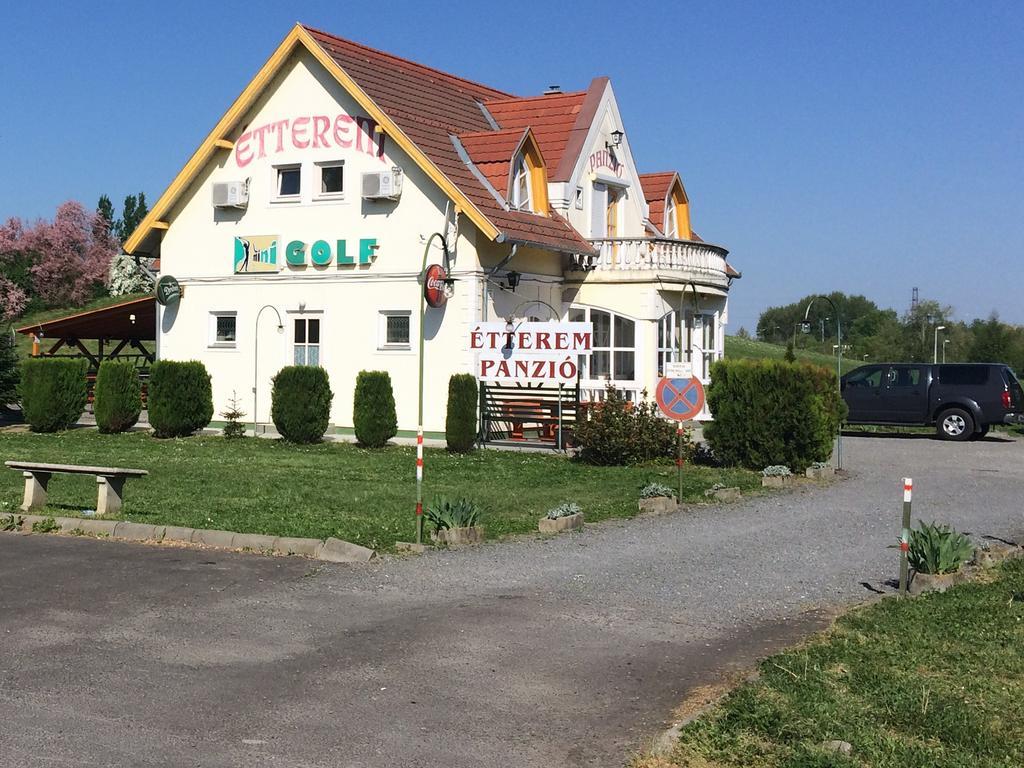 Golf Etterem Es Panzio Hotel Kaposvár Eksteriør billede