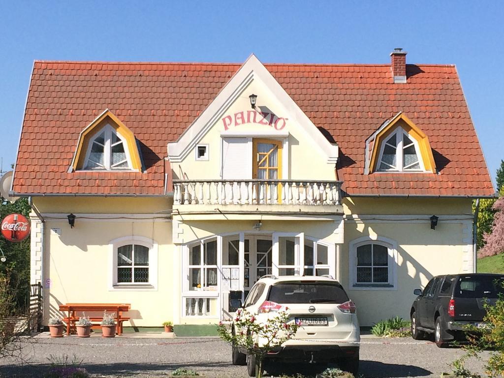 Golf Etterem Es Panzio Hotel Kaposvár Eksteriør billede