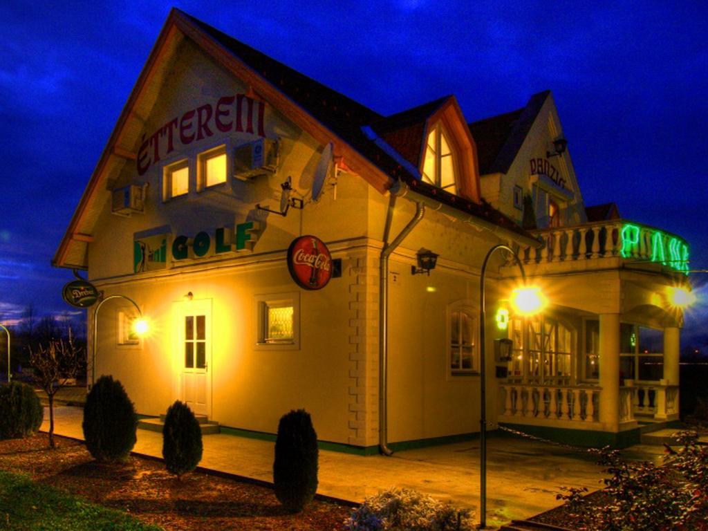Golf Etterem Es Panzio Hotel Kaposvár Eksteriør billede