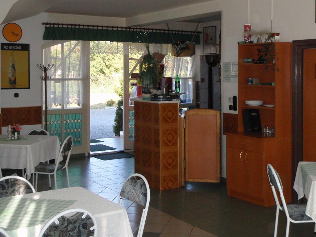 Golf Etterem Es Panzio Hotel Kaposvár Eksteriør billede